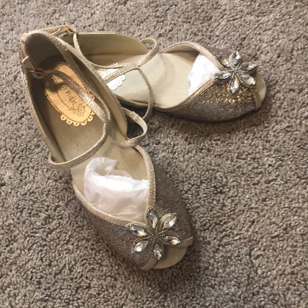 Joyfolie - girls size 2 gold open toed shoes. NWOT